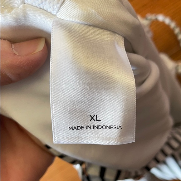 One piece striped suit - Picture 3 of 6